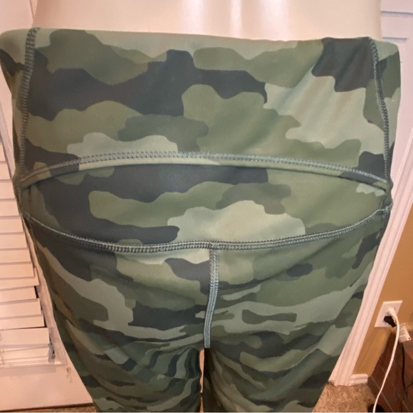 Duluth Trading Co. NoGa Full Length Sculpting Legging Green Camo Sz Med x 31 EUC - Picture 6 of 9